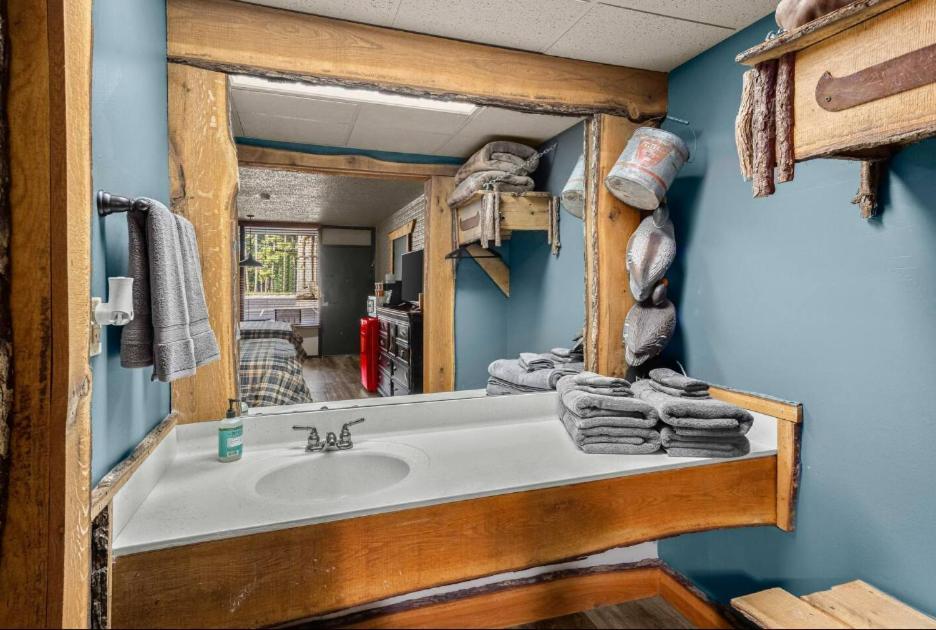 Stonegate Lodge W Pool & Outdoor Firepits Room #201 Eureka Springs Dış mekan fotoğraf